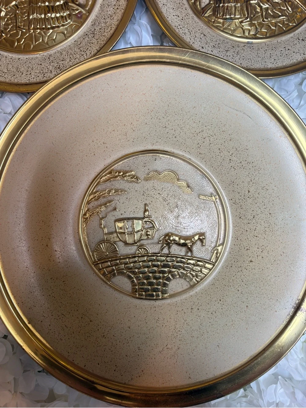 Vintage Style Gold Decorative Wall Plates - Set of 3 - Picture 5 of 5